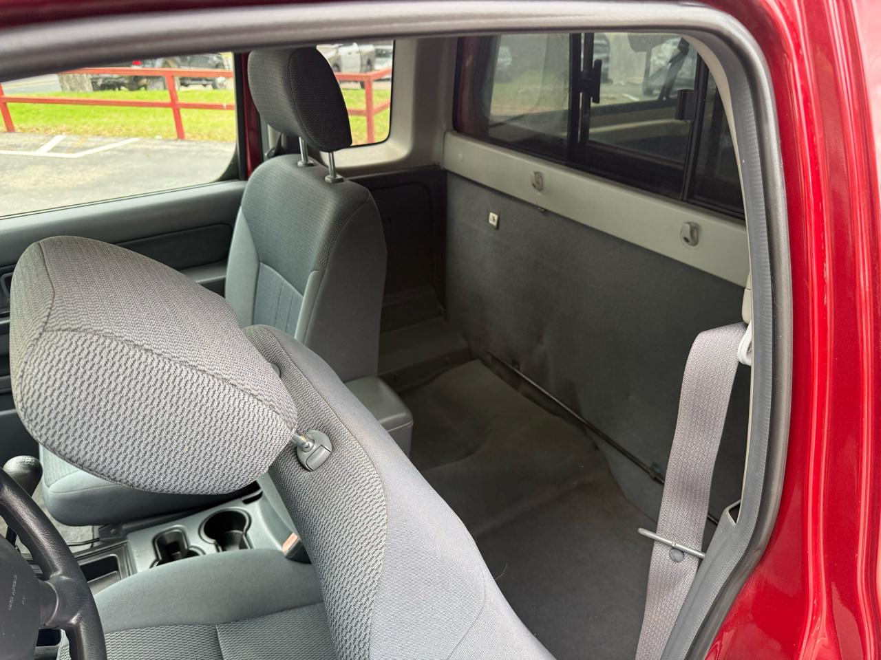 Nissan Frontier King Cab 2WD 2004