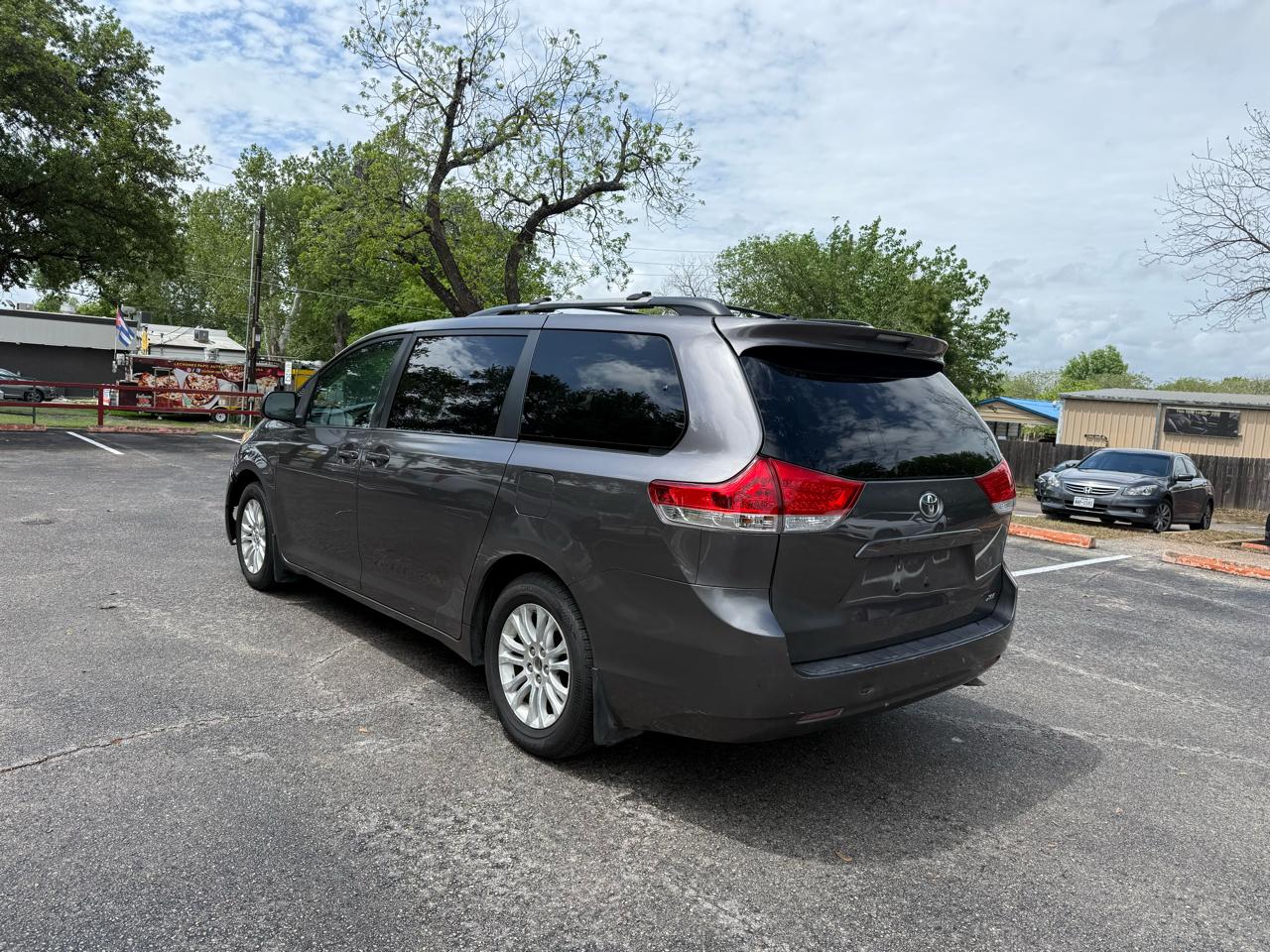 Toyota Sienna XLE FWD 8-Passenger V6 2013