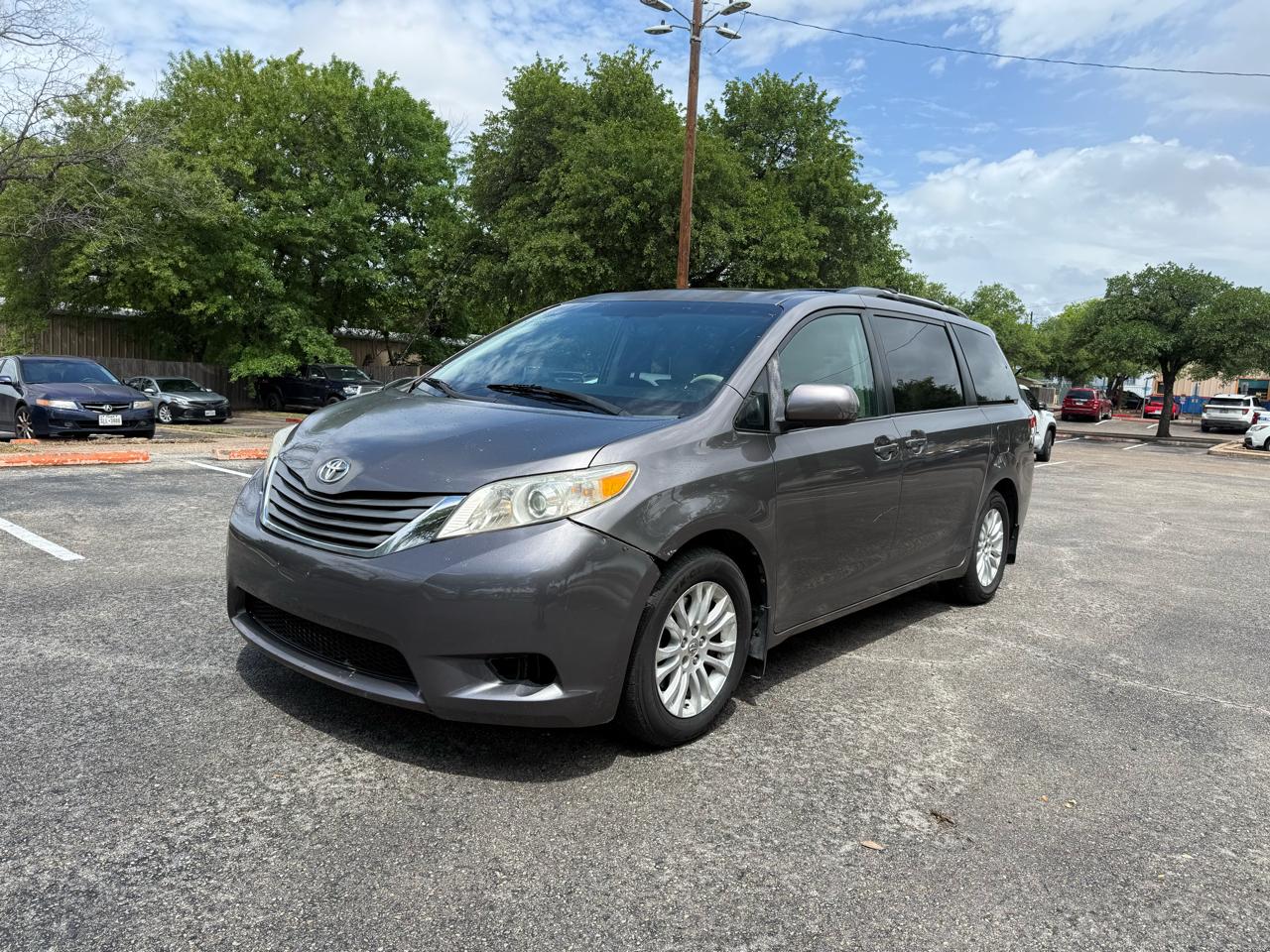 Toyota Sienna XLE FWD 8-Passenger V6 2013