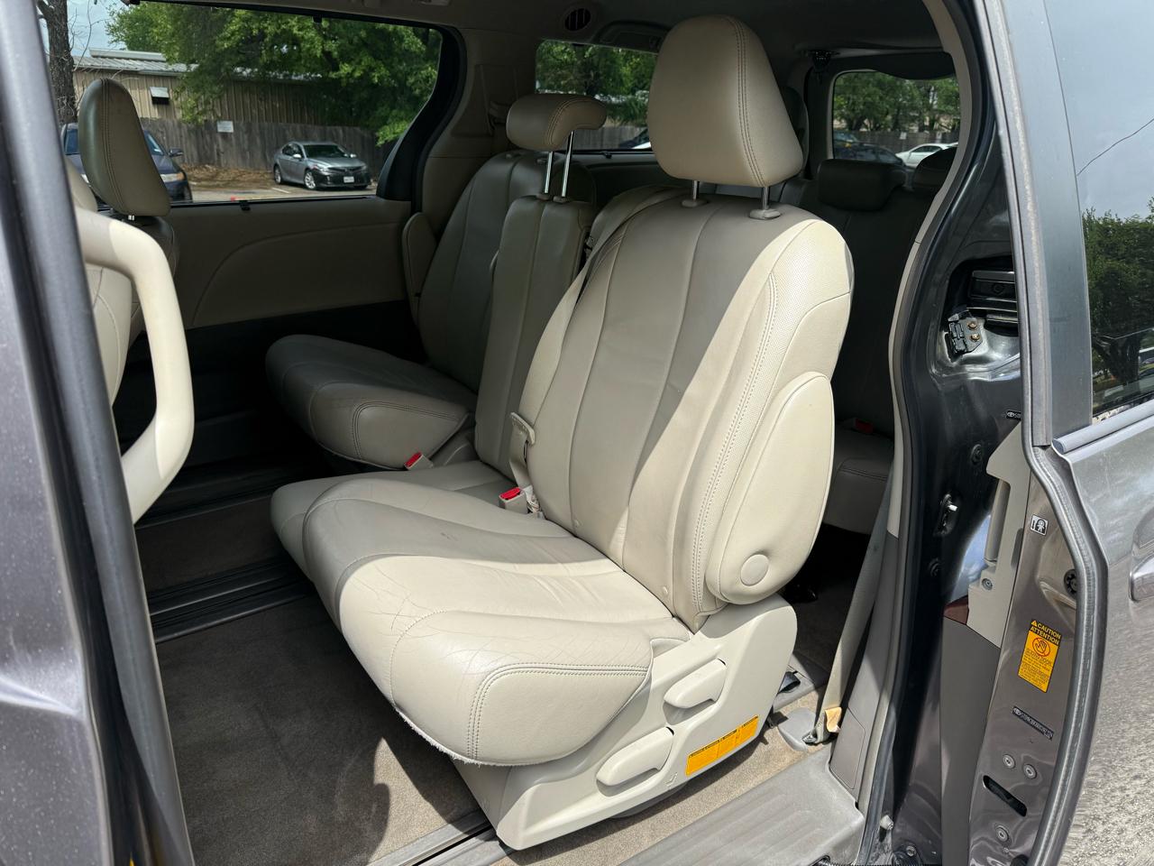 Toyota Sienna XLE FWD 8-Passenger V6 2013