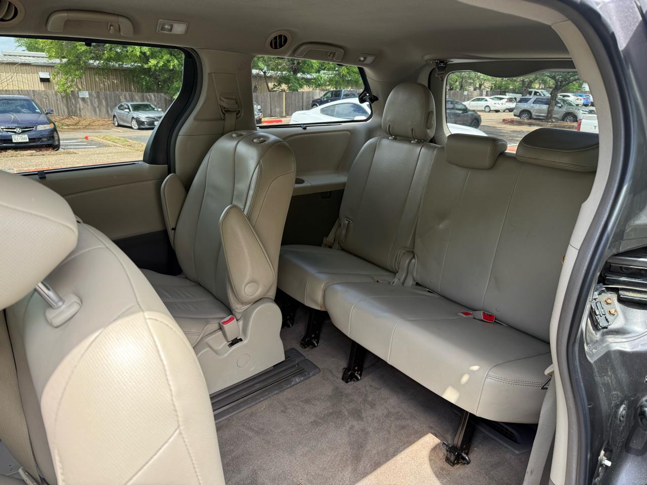 Toyota Sienna XLE FWD 8-Passenger V6 2013