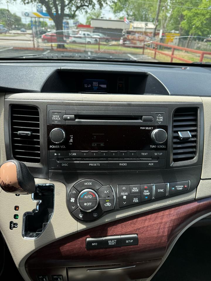 Toyota Sienna XLE FWD 8-Passenger V6 2013