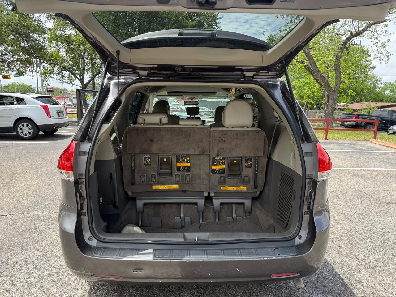 Toyota Sienna XLE FWD 8-Passenger V6 2013