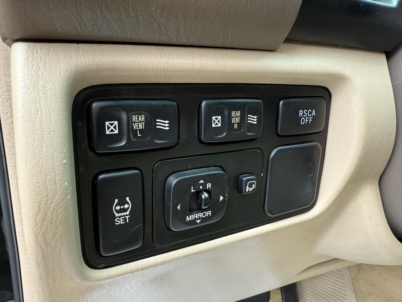 Lexus LX 470 Sport Utility 2007