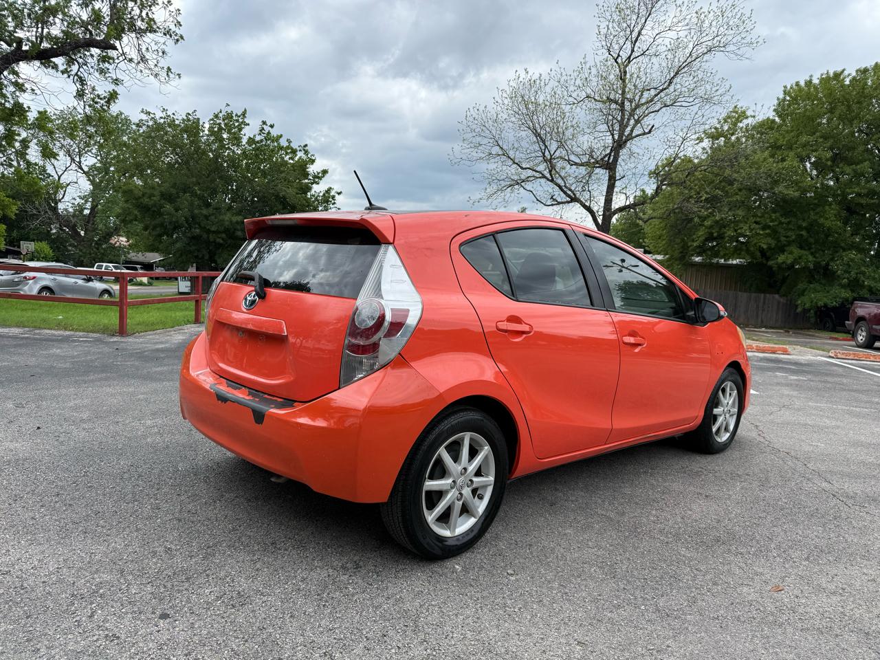 Toyota Prius c One 2012