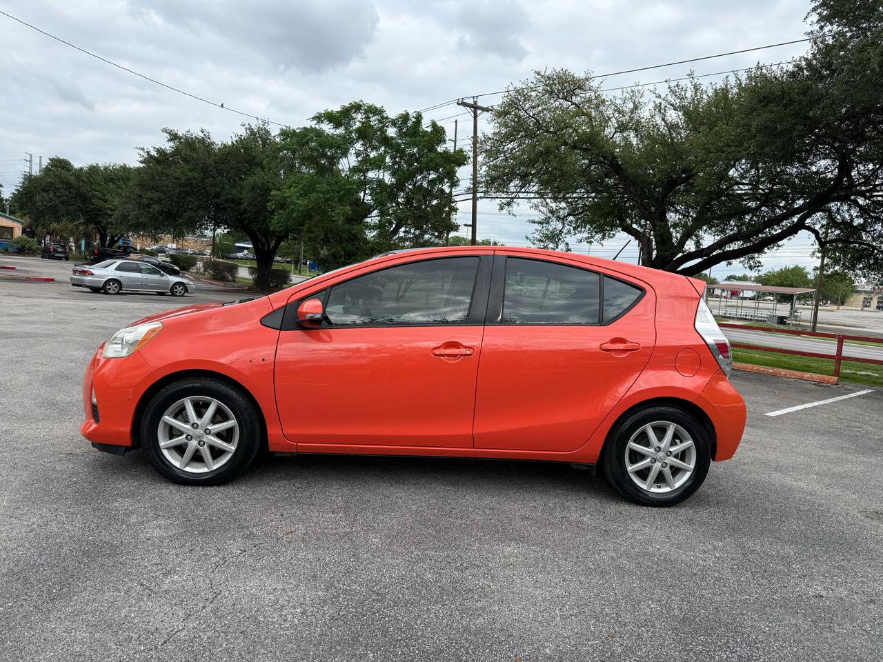 Toyota Prius c One 2012