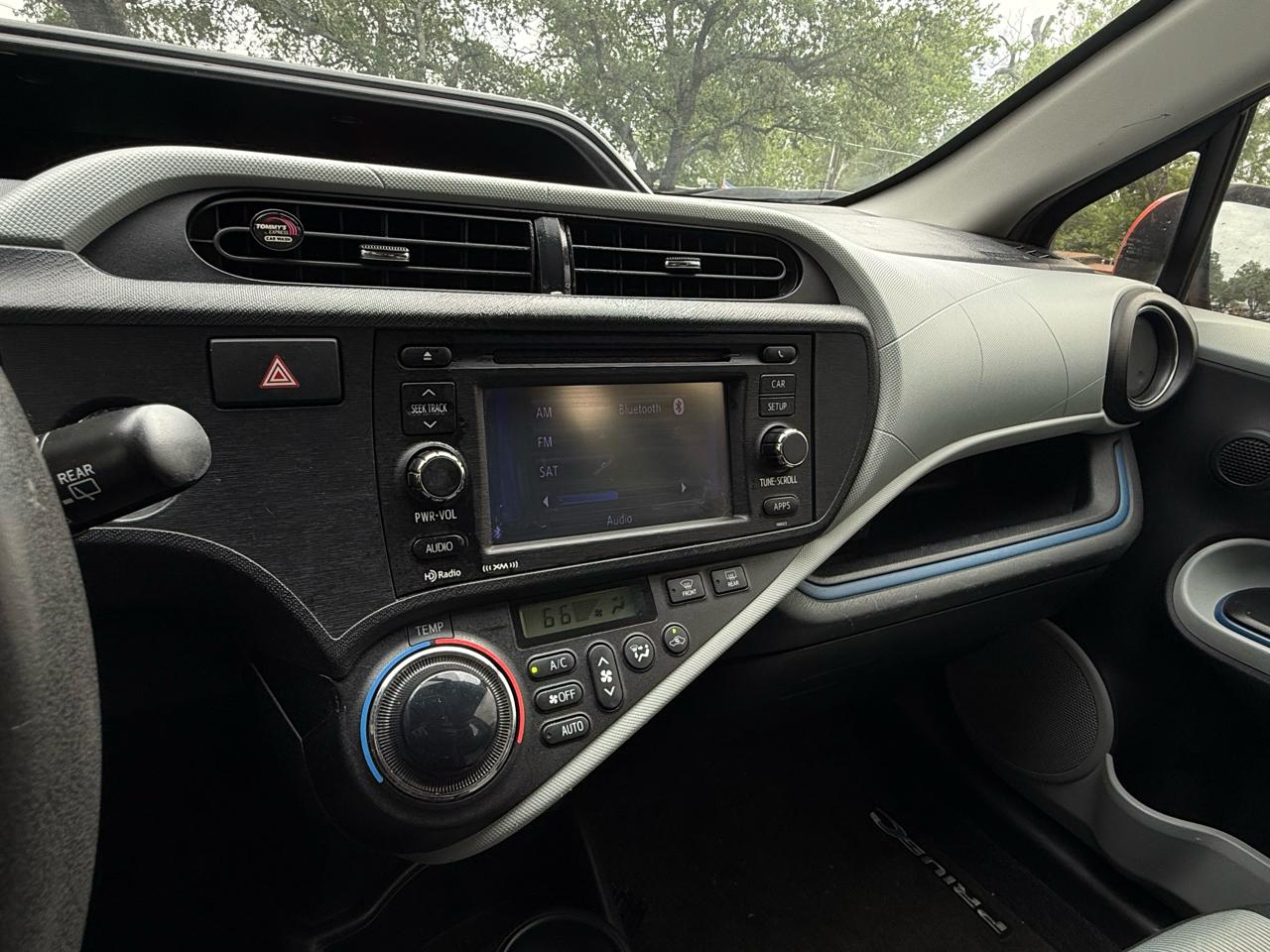 Toyota Prius c One 2012