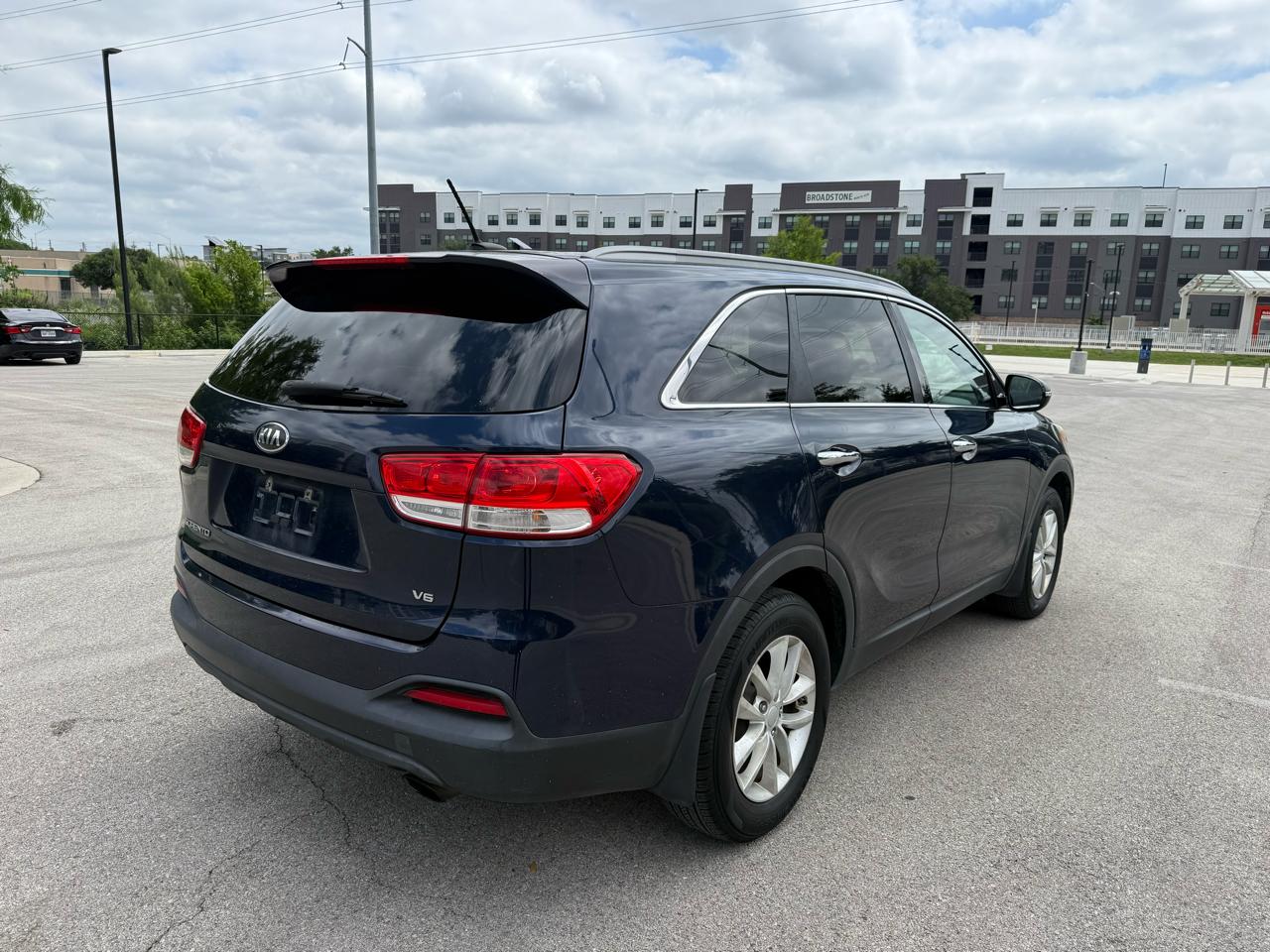 Kia Sorento LX V6 2WD 2016