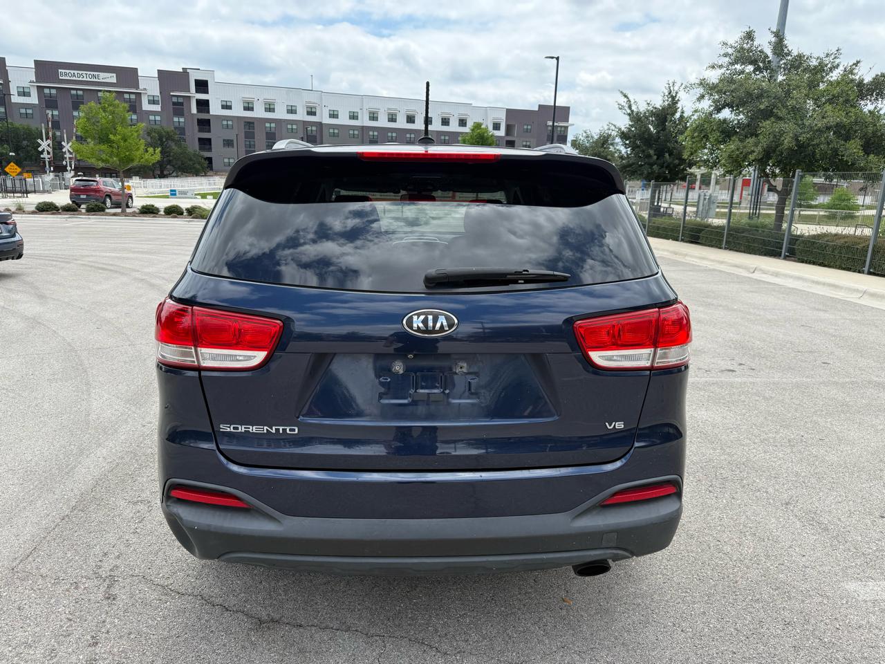 Kia Sorento LX V6 2WD 2016