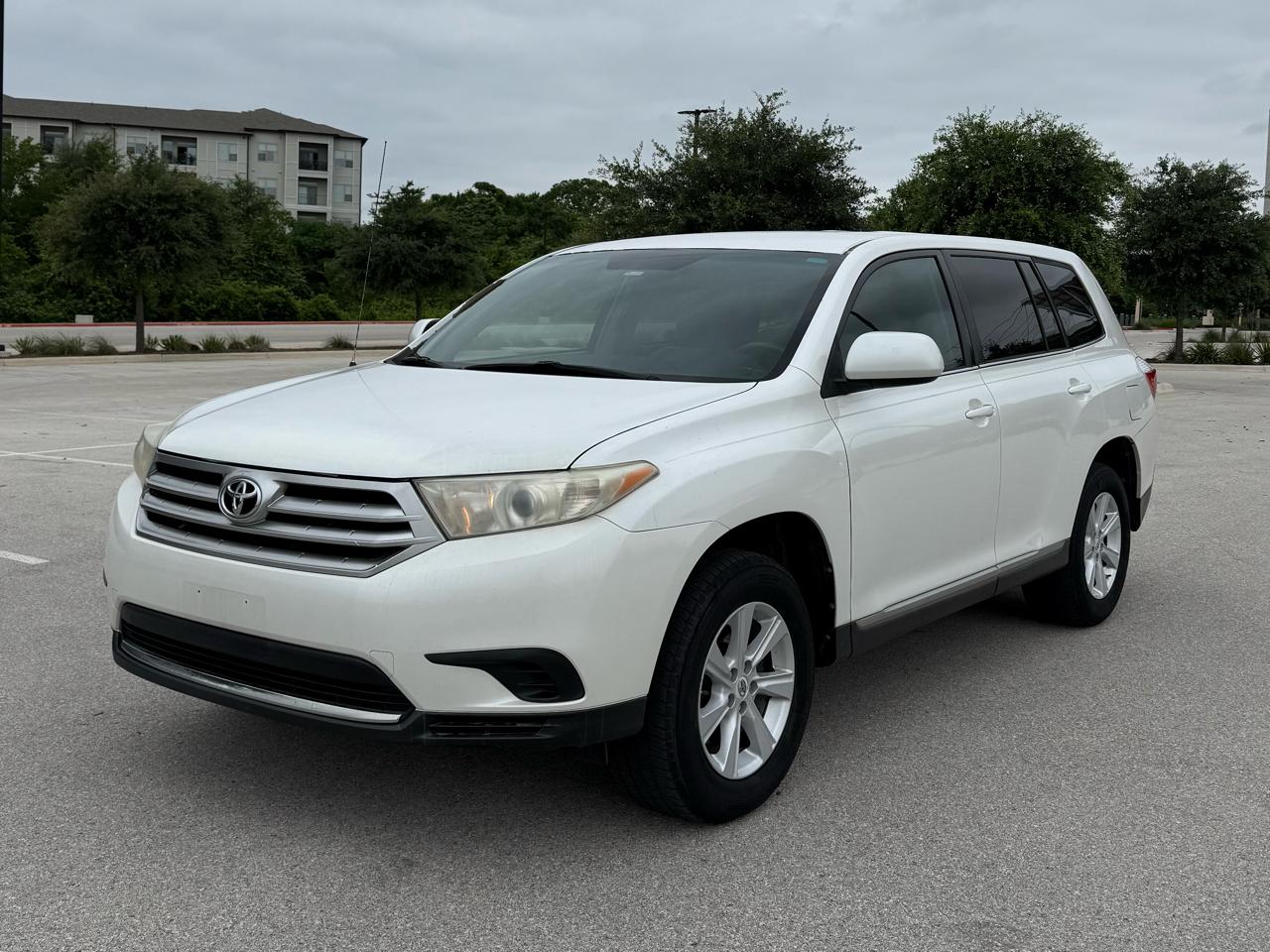 Toyota Highlander Base 2WD V6 2011