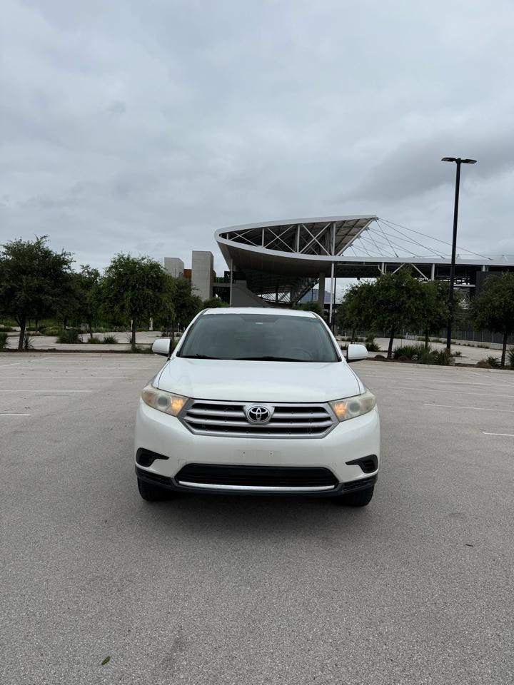 Toyota Highlander Base 2WD V6 2011