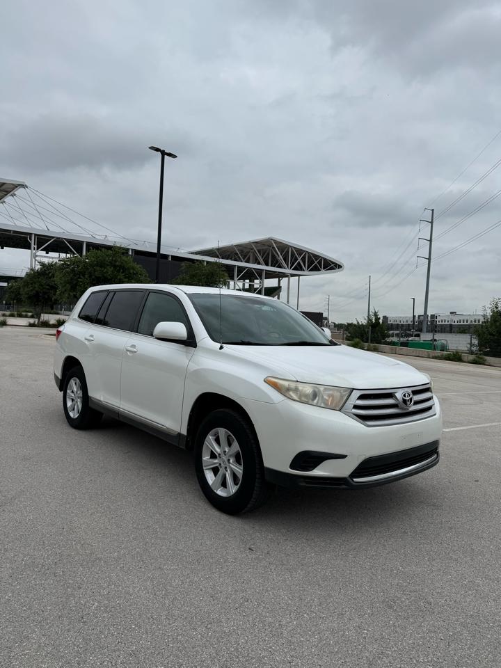 Toyota Highlander Base 2WD V6 2011