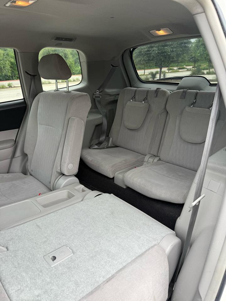 Toyota Highlander Base 2WD V6 2011
