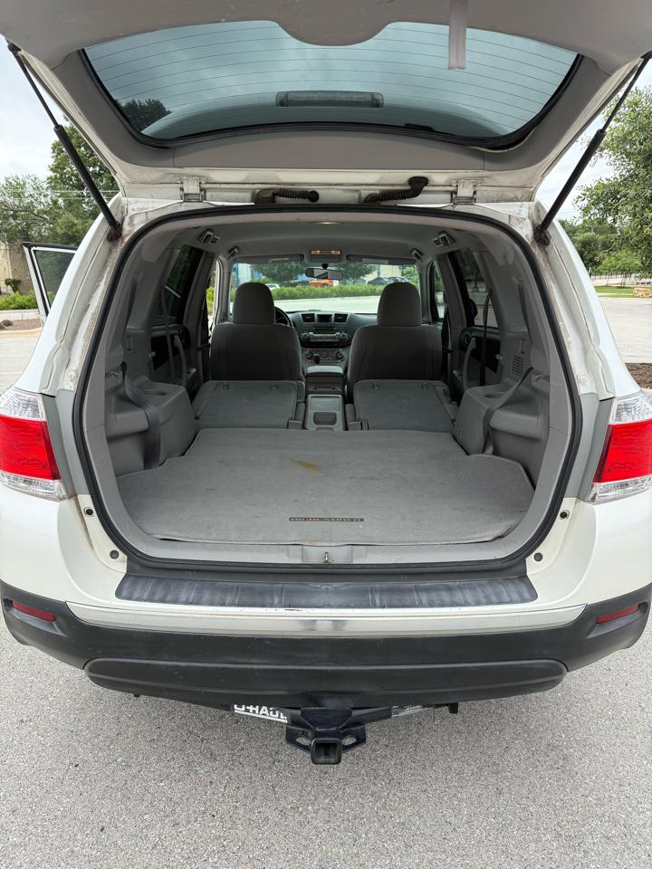 Toyota Highlander Base 2WD V6 2011