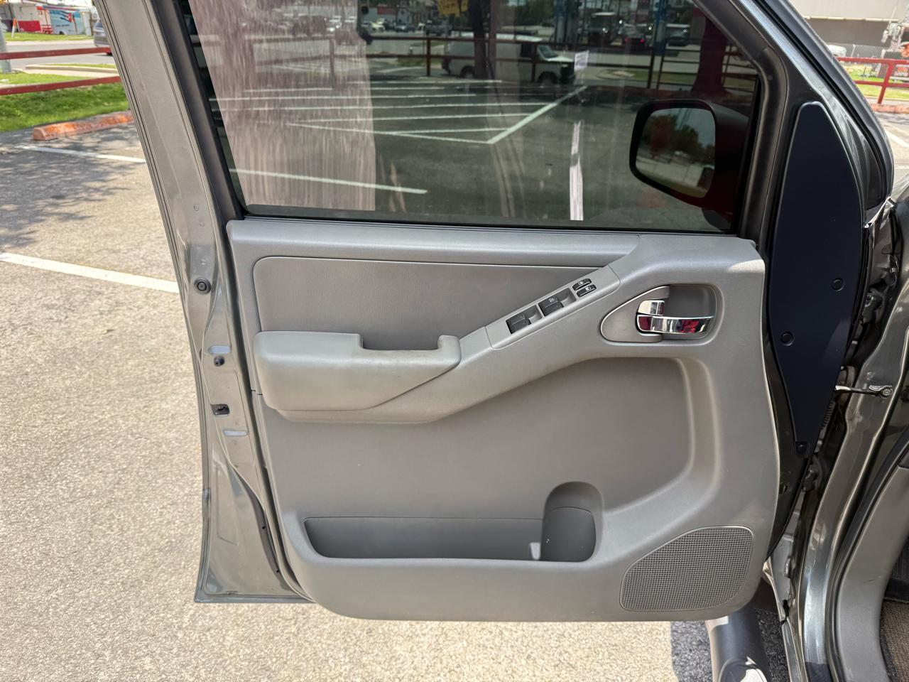 Nissan Frontier SE Crew Cab 2WD 2005