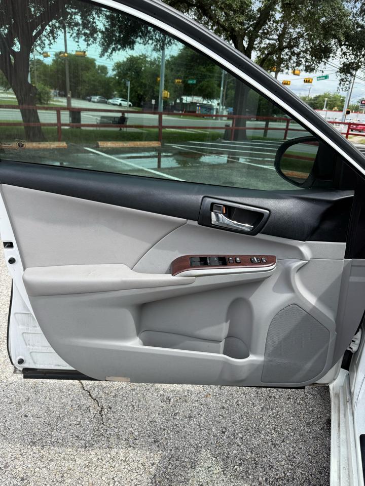 Toyota Camry XLE 4D Sedan 2012