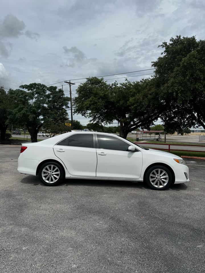 Toyota Camry XLE 4D Sedan 2012
