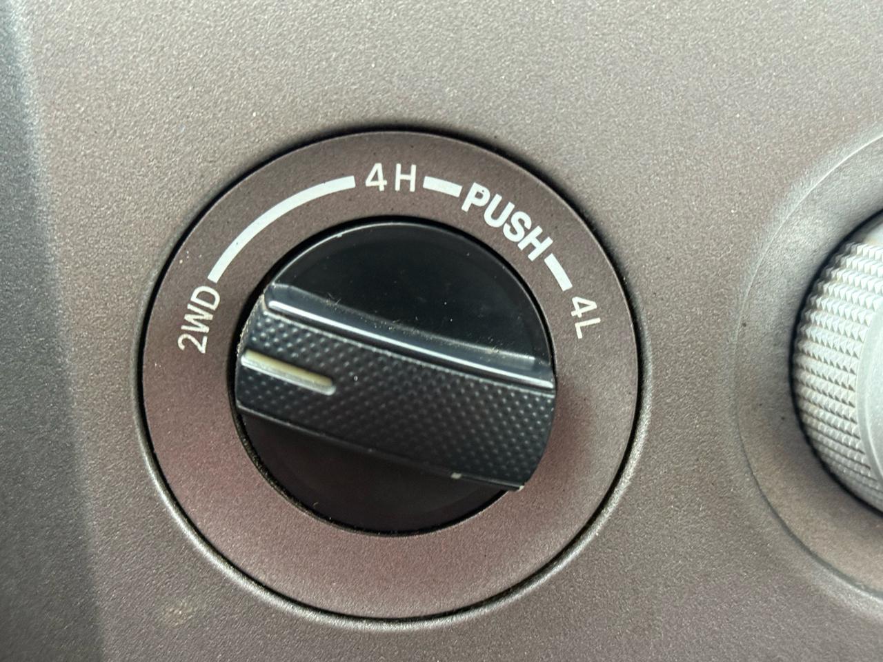Toyota Tundra 5.7L V8 4WD 2012