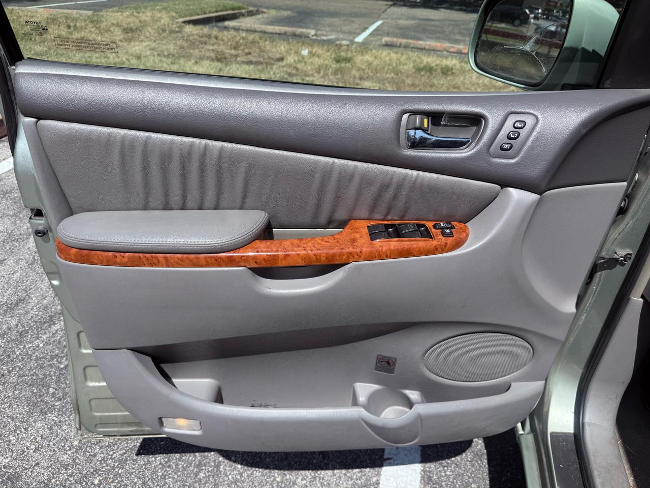 Toyota Sienna XLE Limited FWD 2008