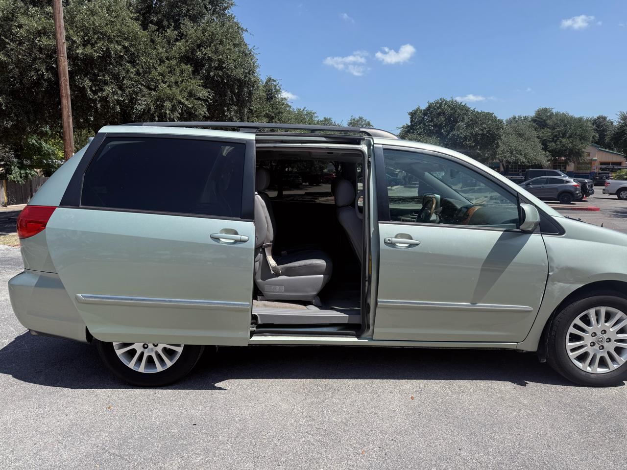 Toyota Sienna XLE Limited FWD 2008