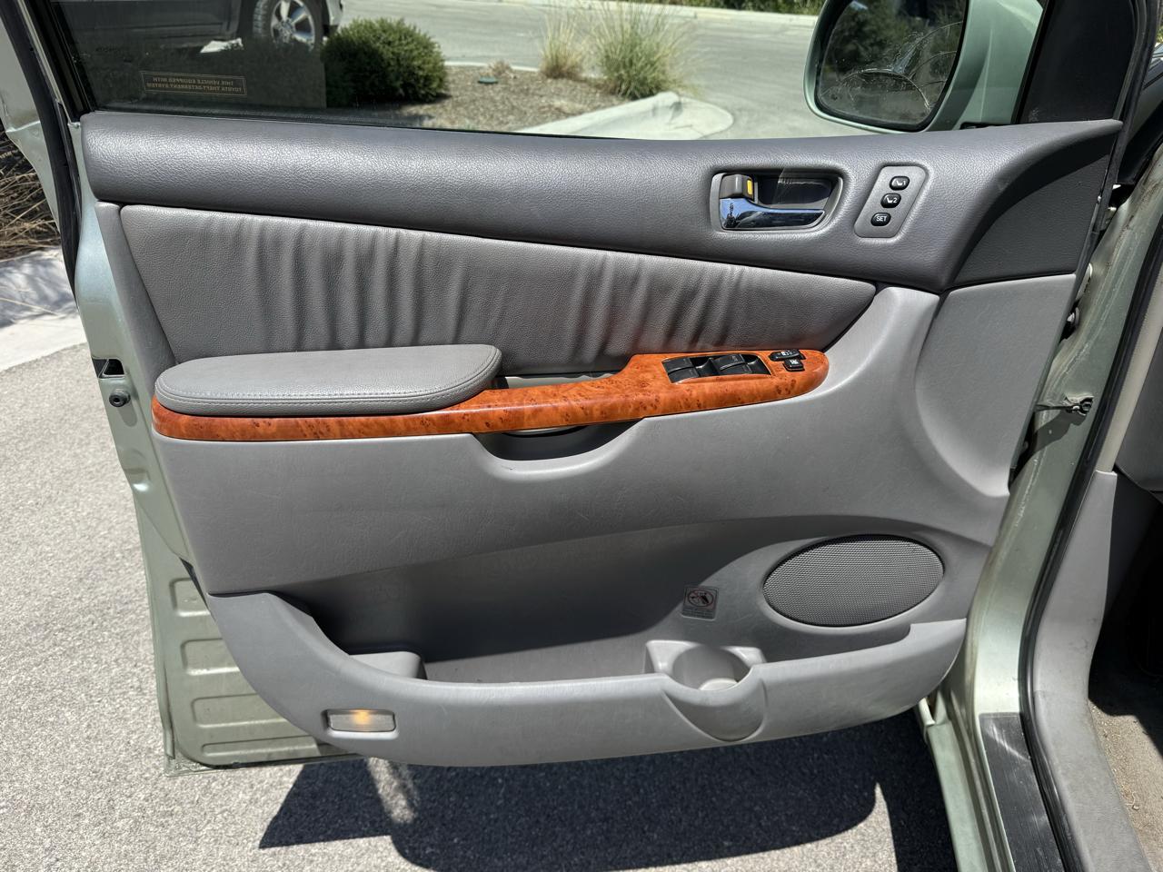 Toyota Sienna XLE Limited FWD 2008
