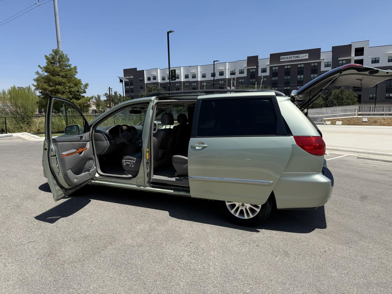 Toyota Sienna XLE Limited FWD 2008
