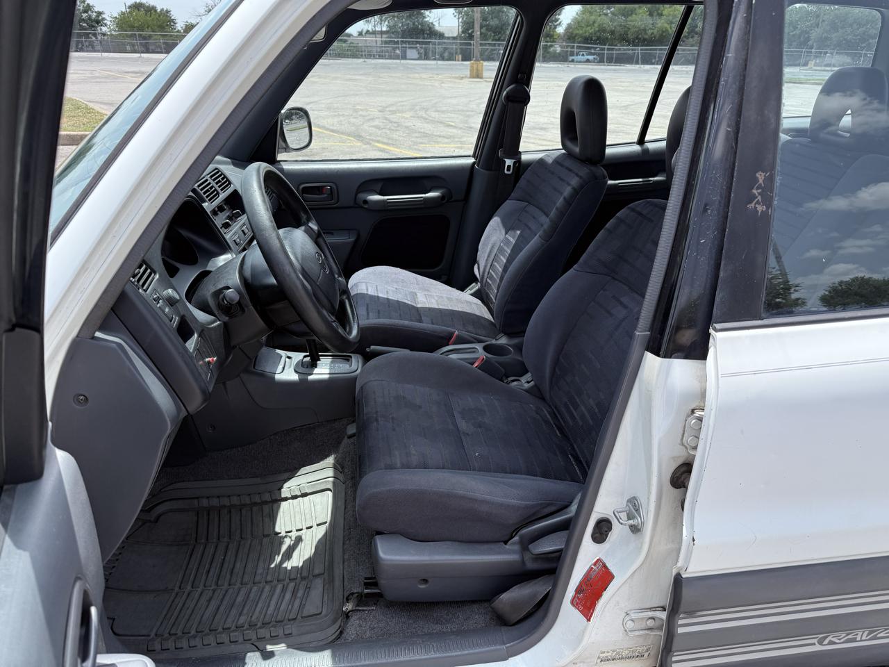 Toyota RAV4 4-Door 2WD 1997