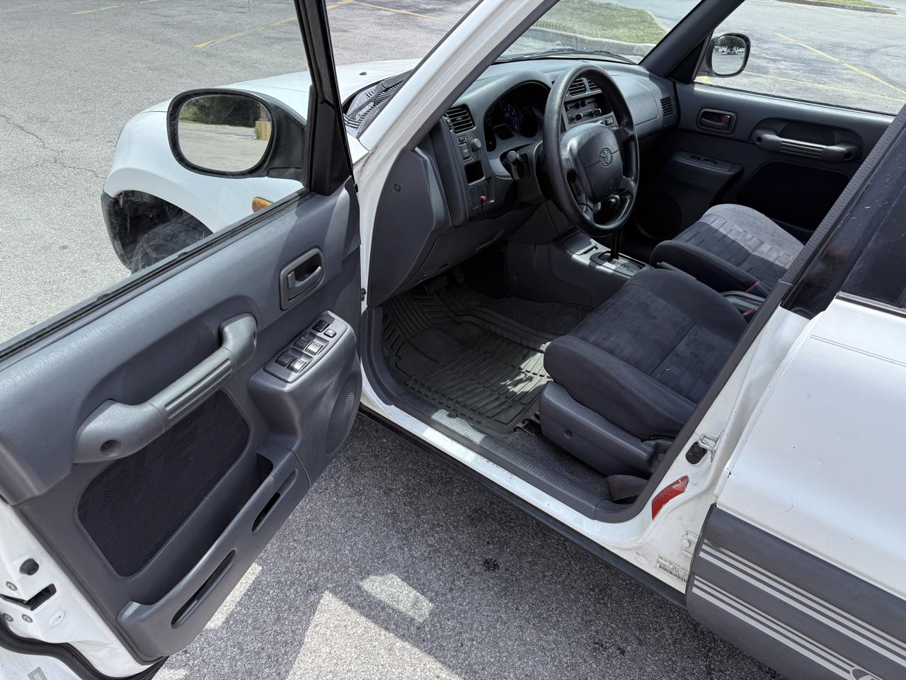 Toyota RAV4 4-Door 2WD 1997