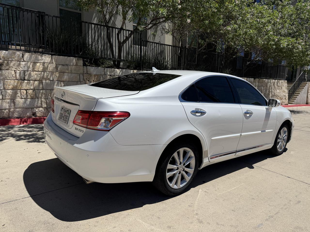 Lexus ES 350 Sedan 2011