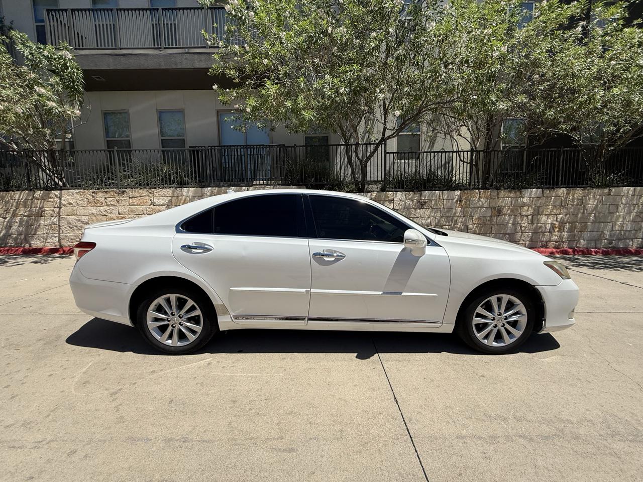 Lexus ES 350 Sedan 2011