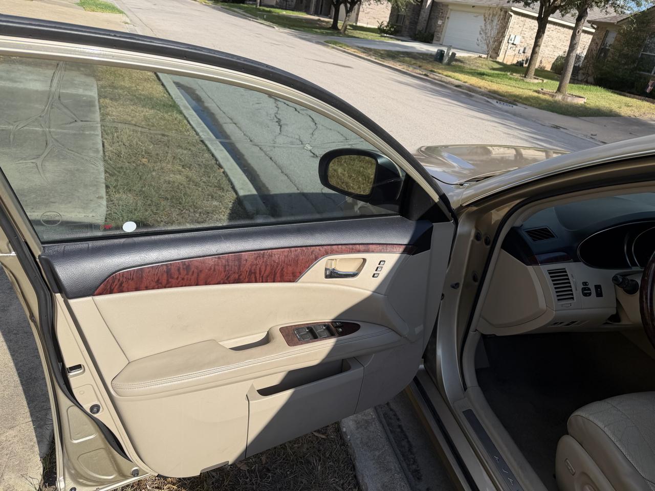 Toyota Avalon Base 2011