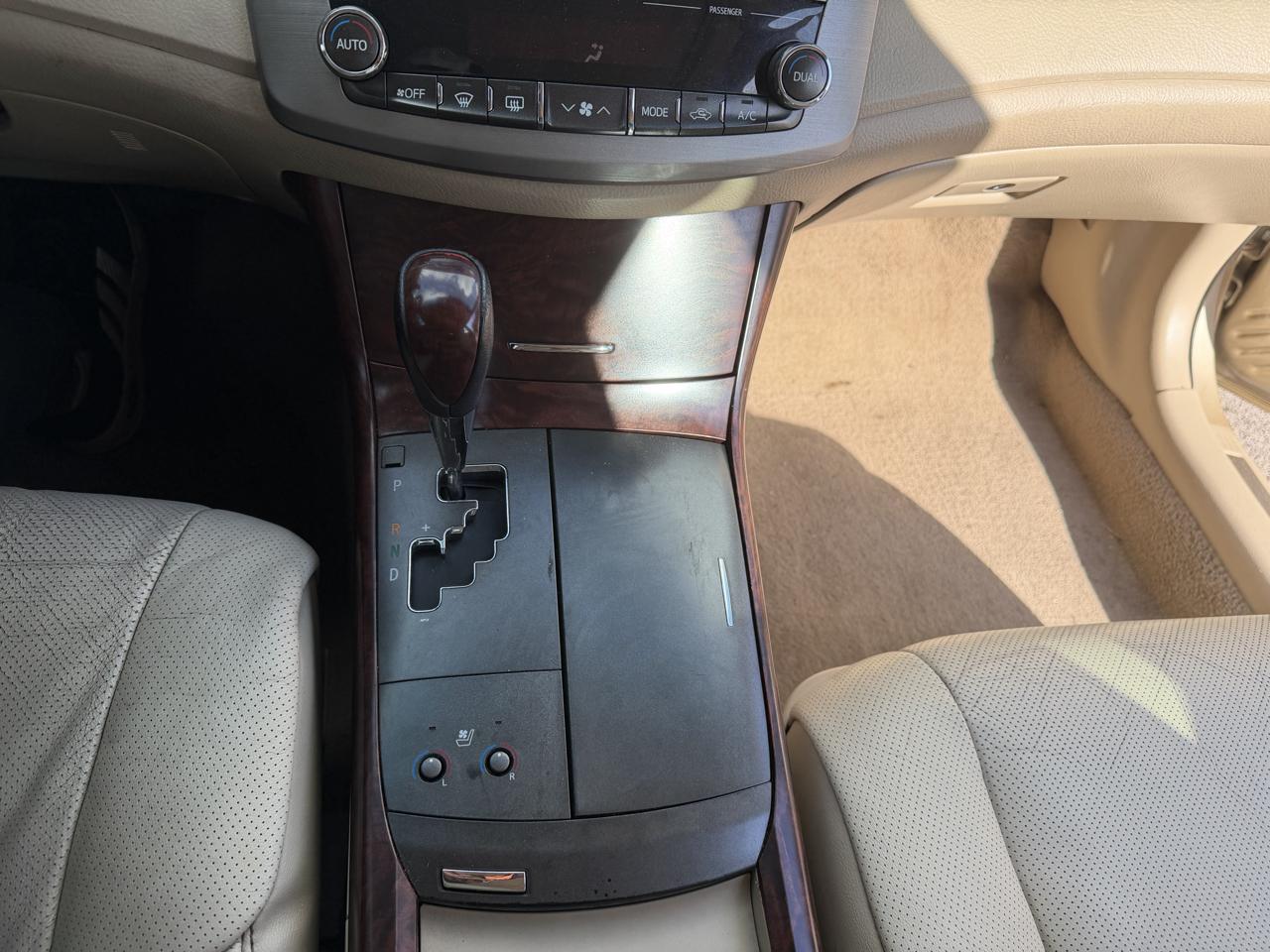 Toyota Avalon Base 2011