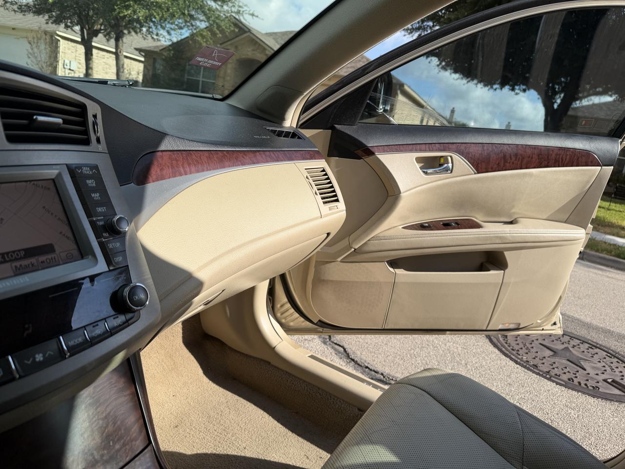 Toyota Avalon Base 2011