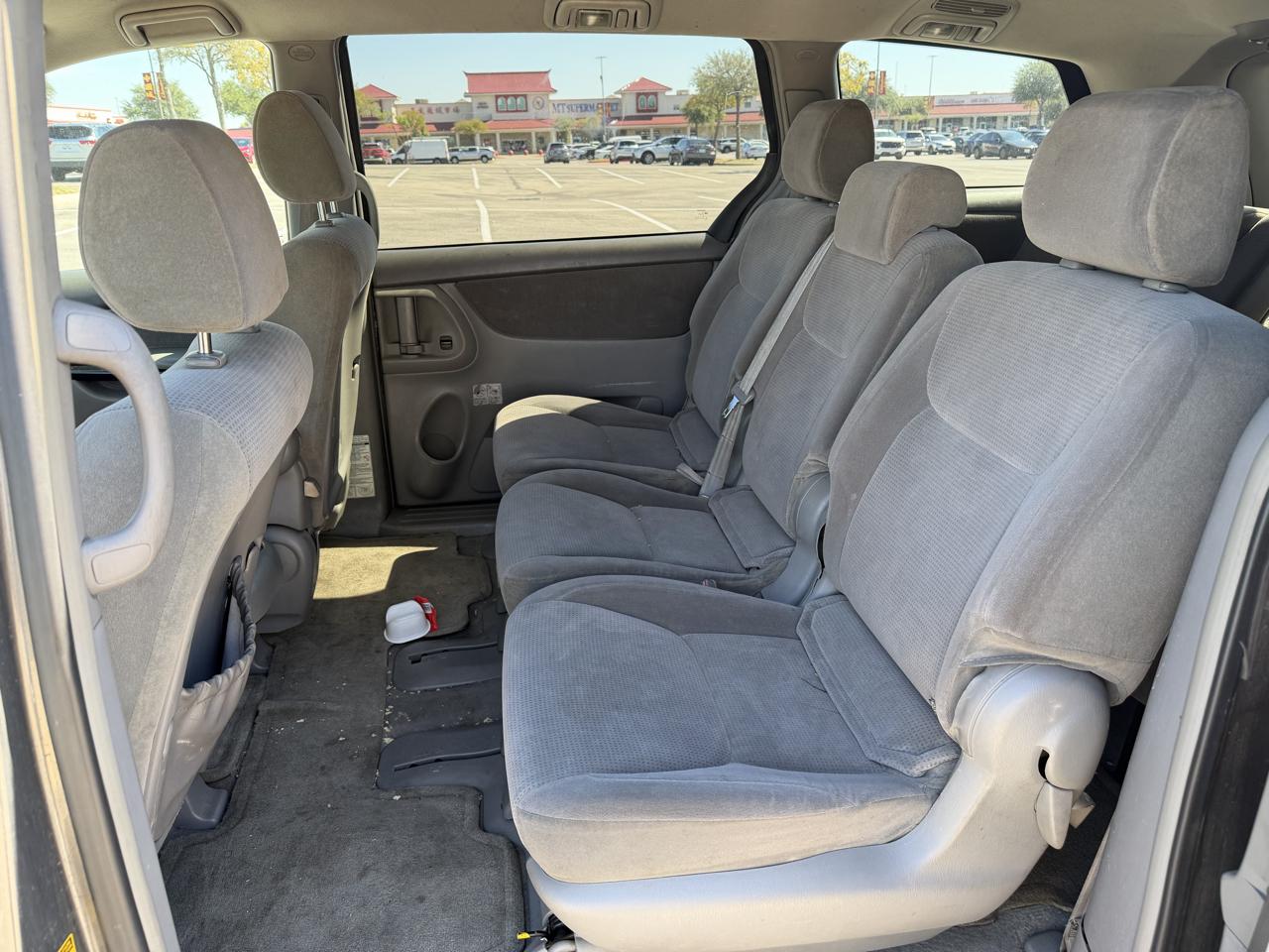 Toyota Sienna LE - 7 Passenger 2004