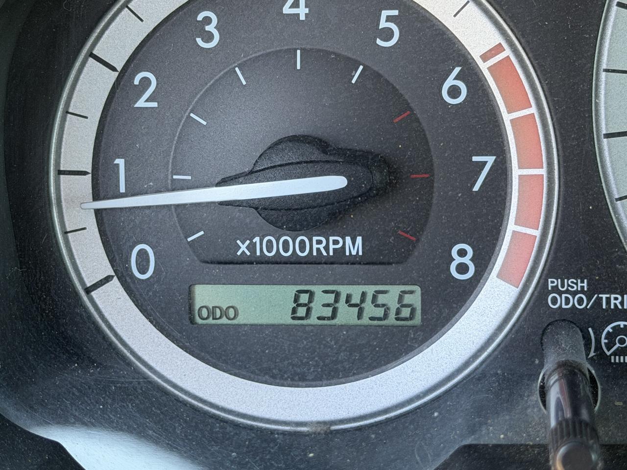 Toyota Sienna LE - 7 Passenger 2004