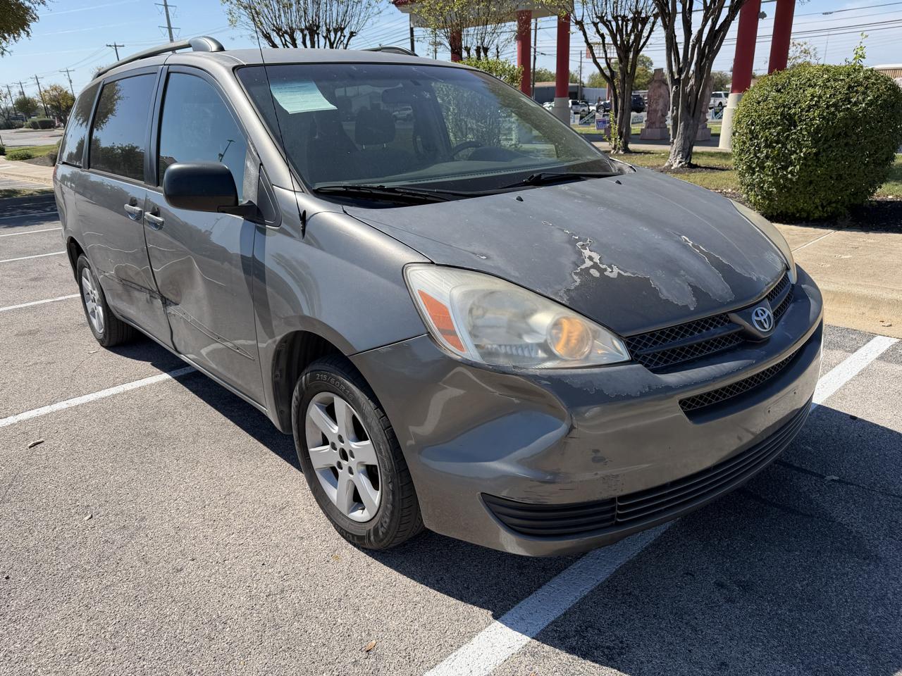 Toyota Sienna LE - 7 Passenger 2004