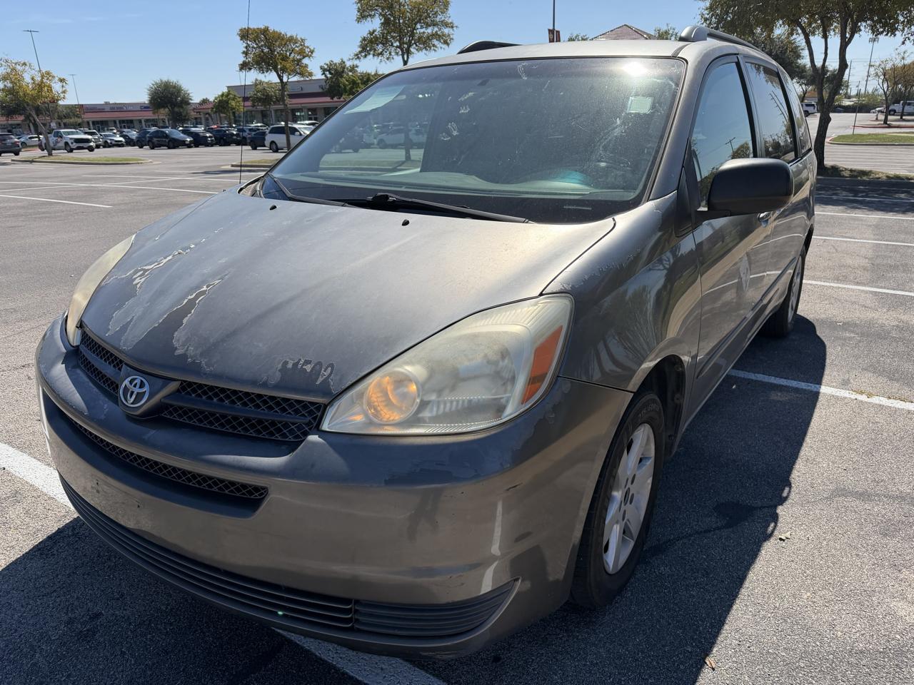 Toyota Sienna LE - 7 Passenger 2004