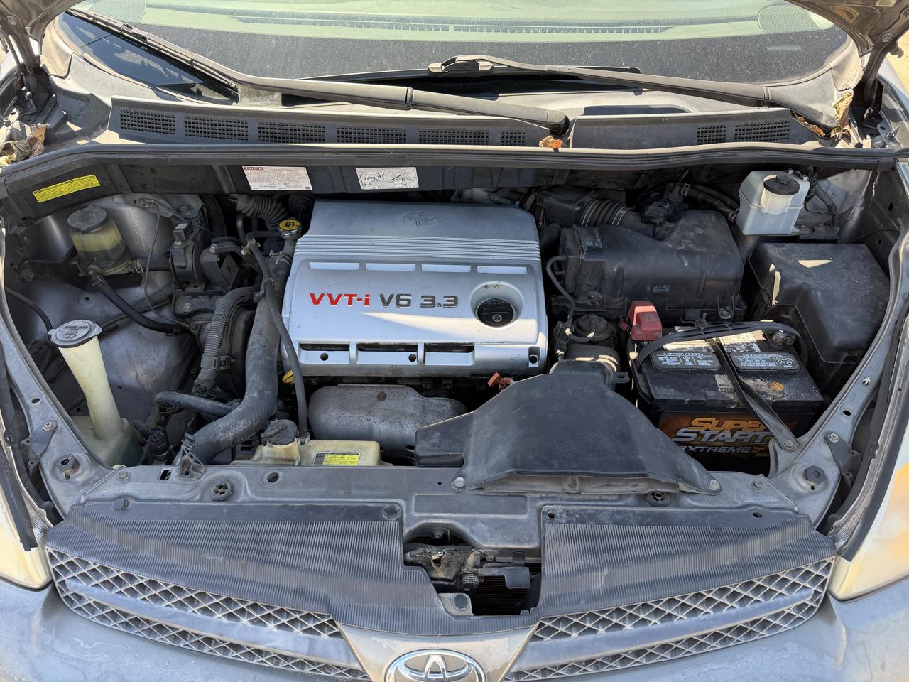 Toyota Sienna LE - 7 Passenger 2004
