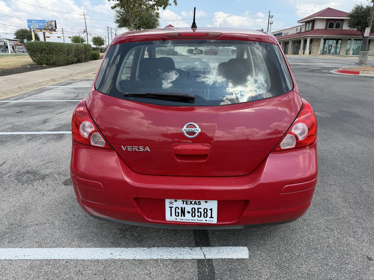 2011 Nissan Versa 1.8 SL Hatchback