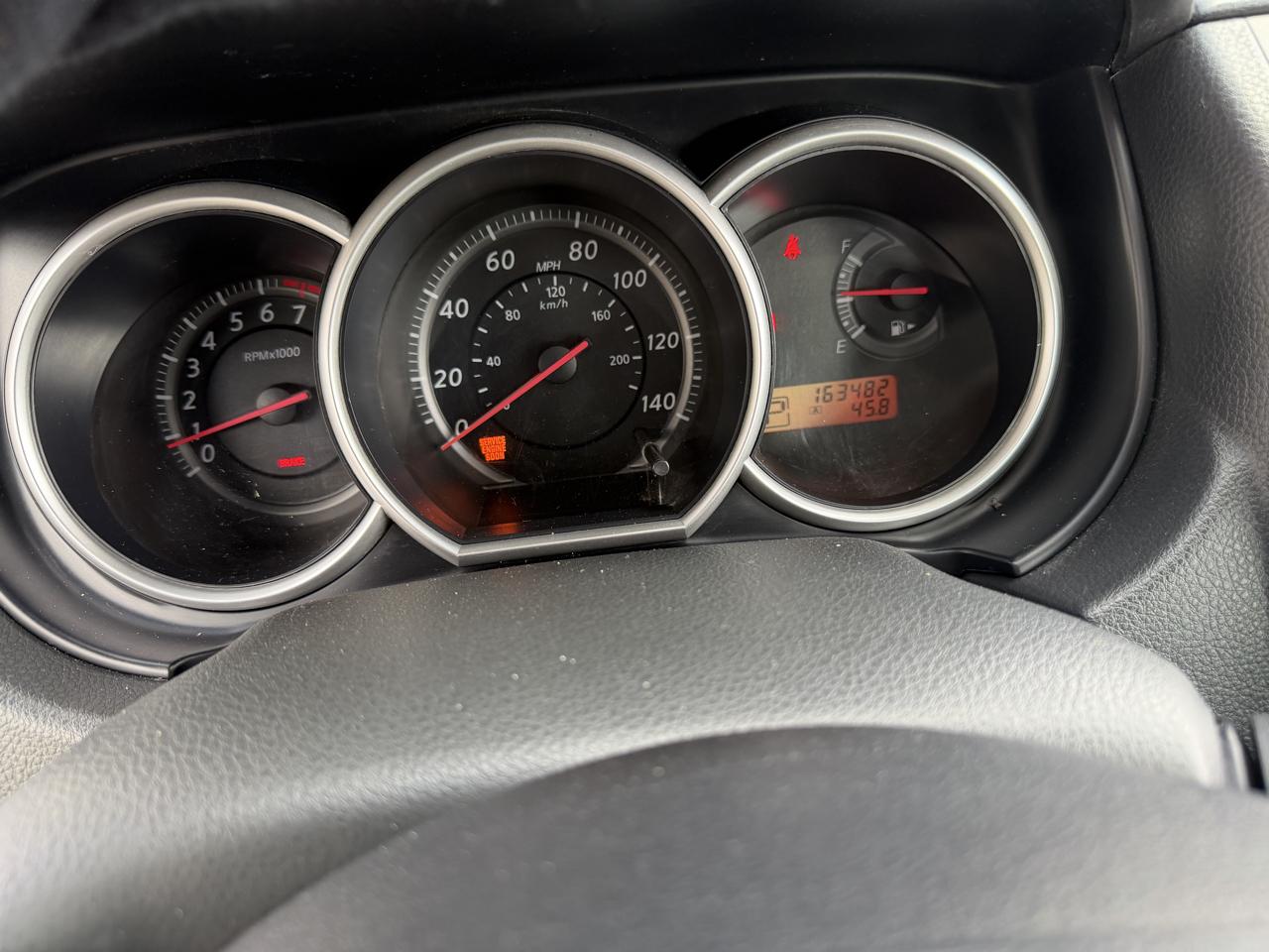 Nissan Versa 1.8 SL Hatchback 2011