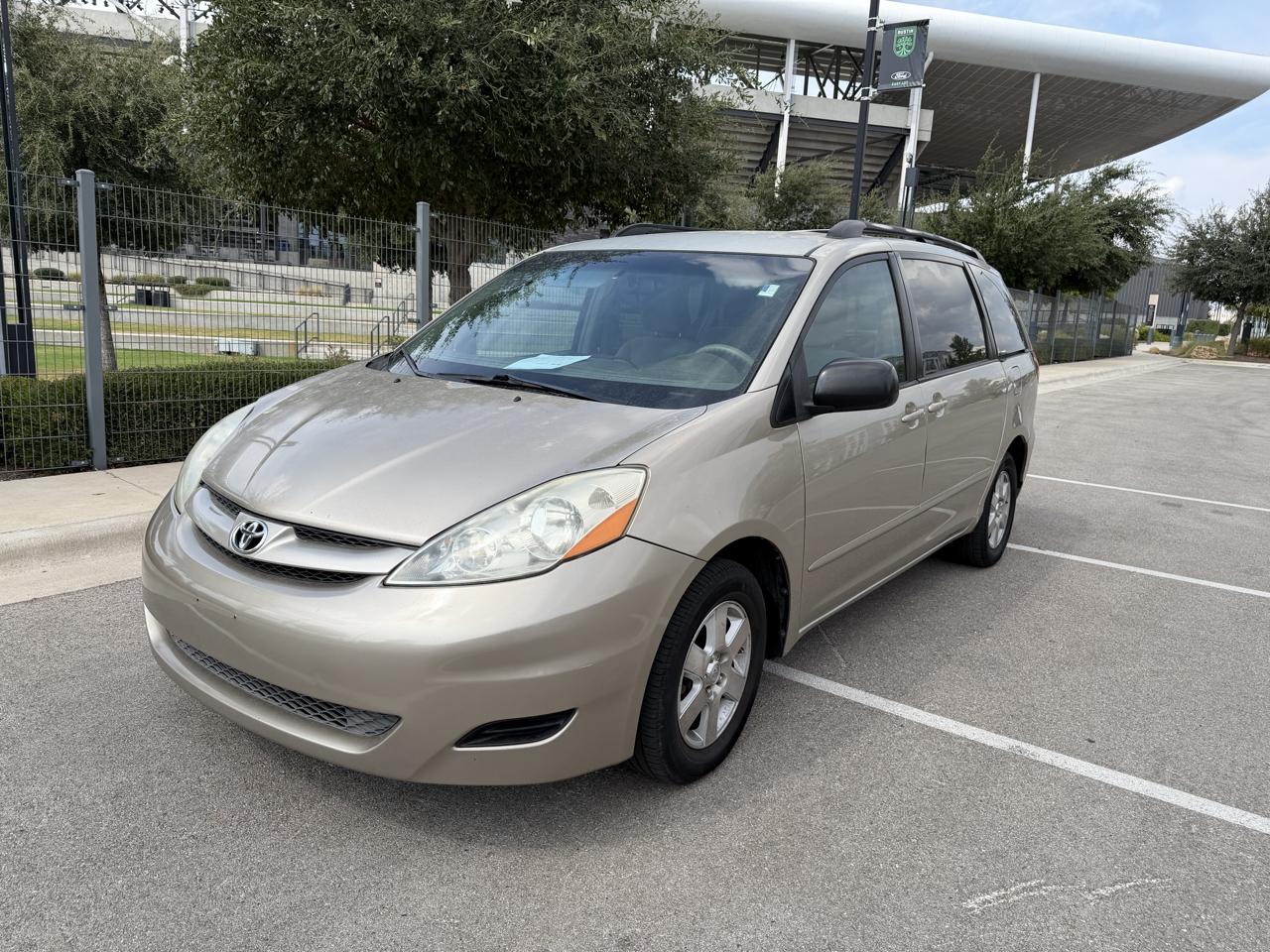 Toyota Sienna CE FWD 7-Passenger 2009