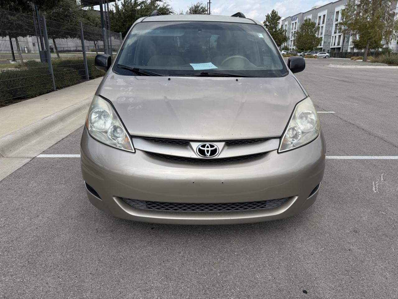 Toyota Sienna CE FWD 7-Passenger 2009
