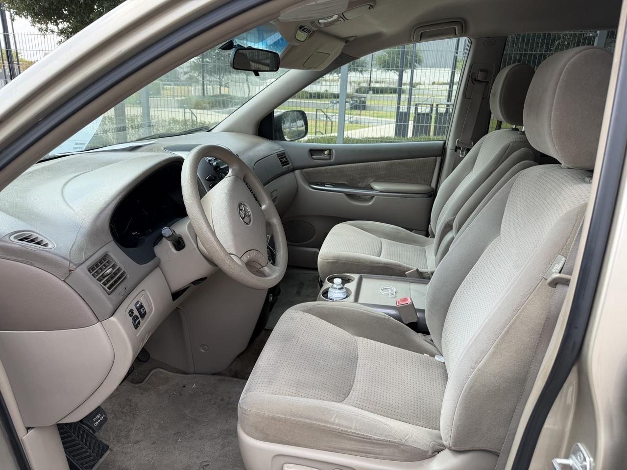 Toyota Sienna CE FWD 7-Passenger 2009