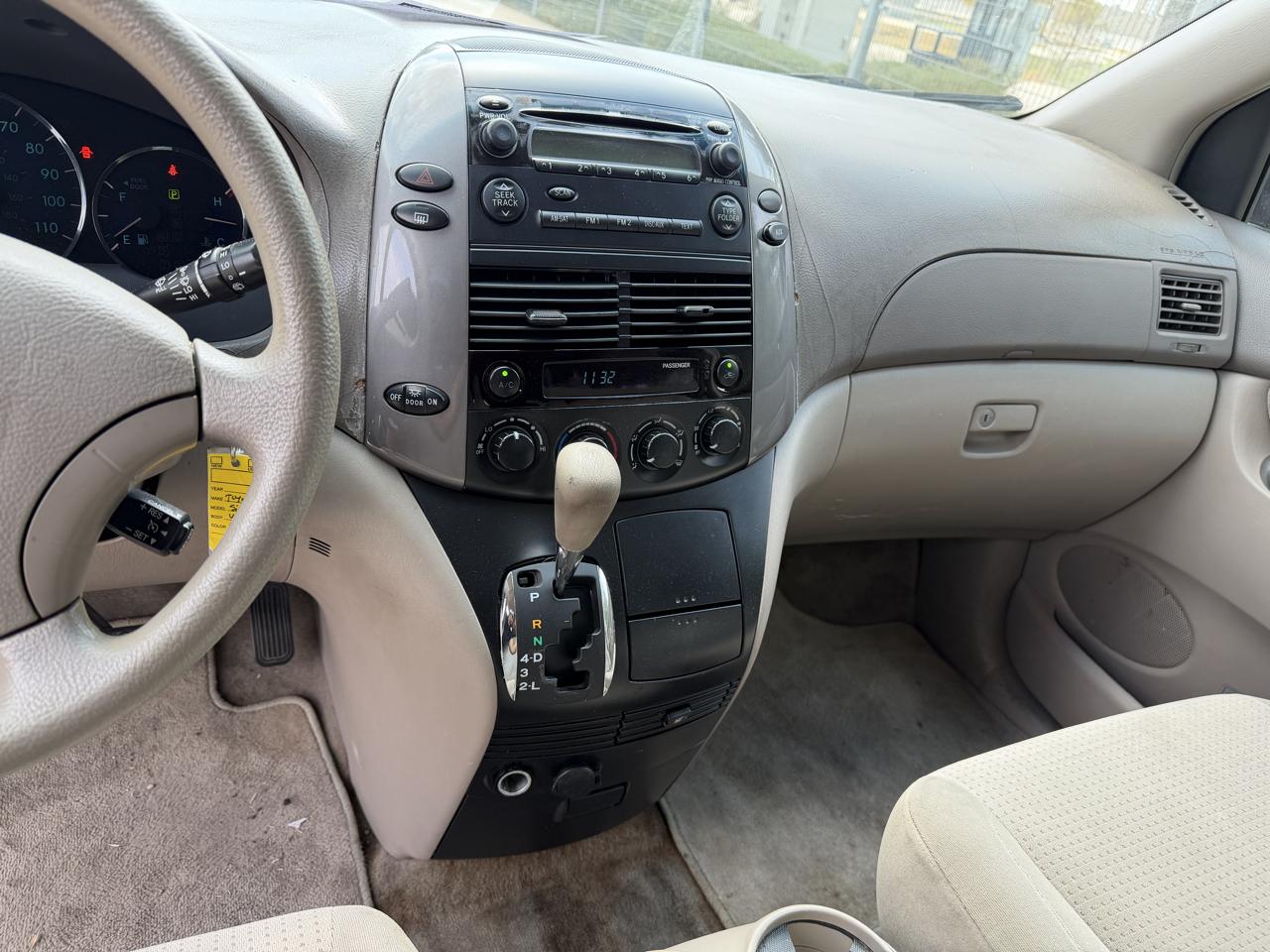 Toyota Sienna CE FWD 7-Passenger 2009