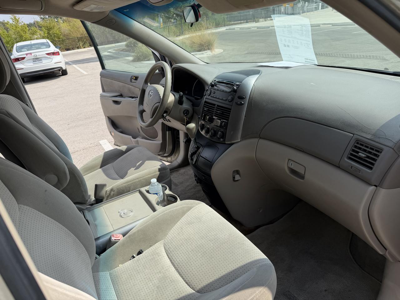 Toyota Sienna CE FWD 7-Passenger 2009