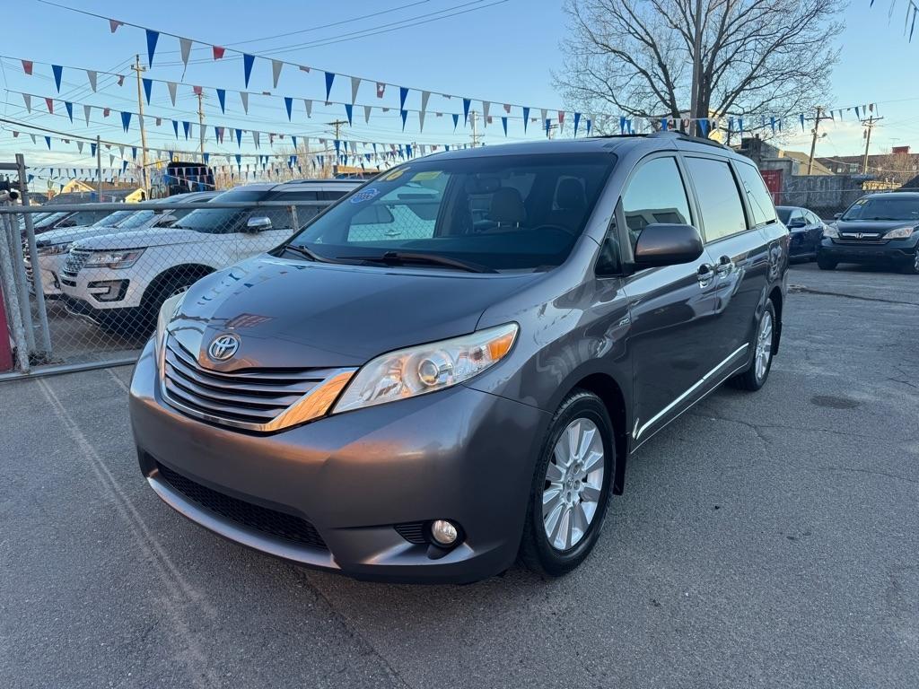 2016 Toyota Sienna XLE 7-PASSENGER