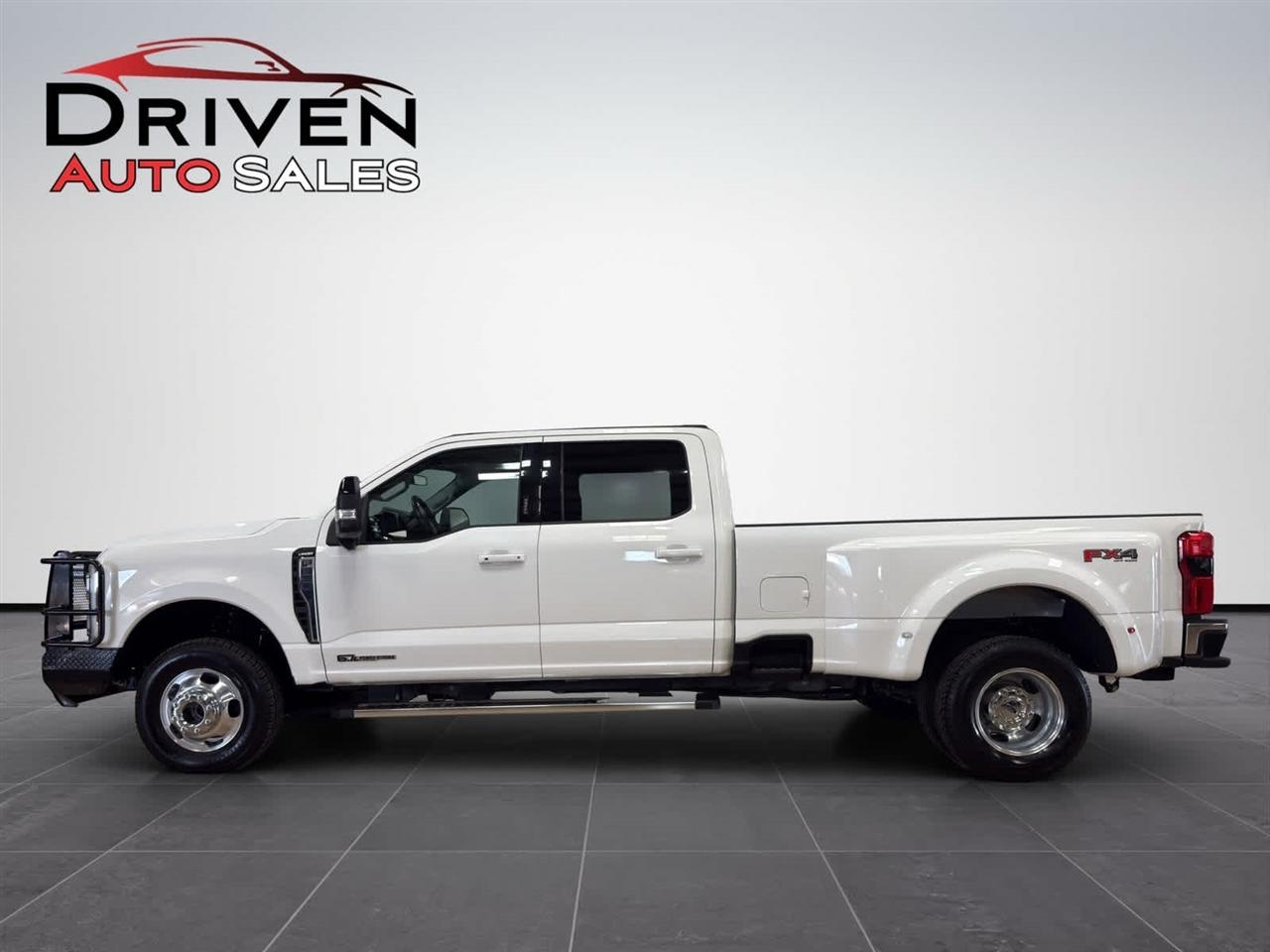 Ford Super Duty F-350 DRW Lariat 4WD Crew Cab 8' Box 2024