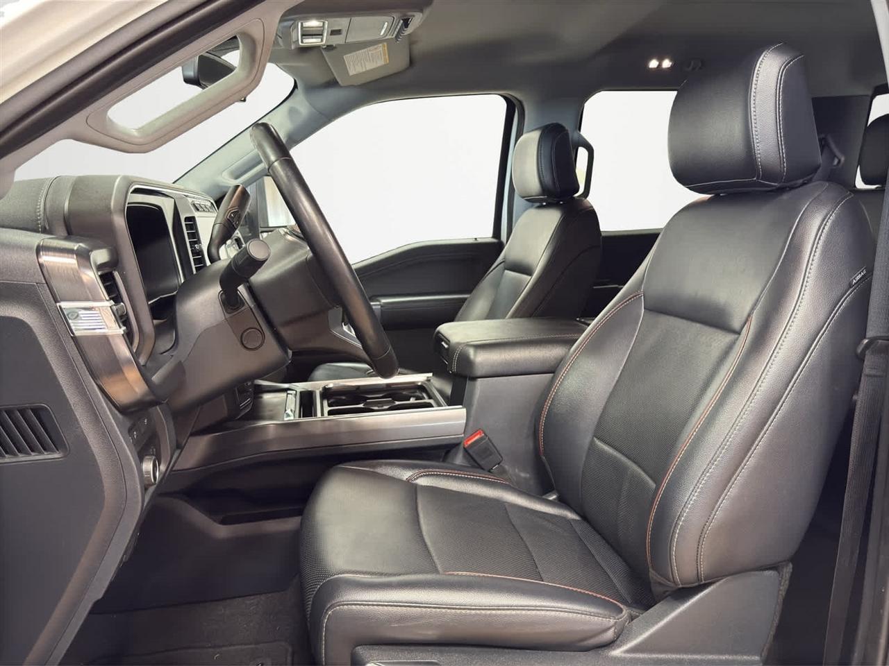 Ford Super Duty F-350 DRW Lariat 4WD Crew Cab 8' Box 2024