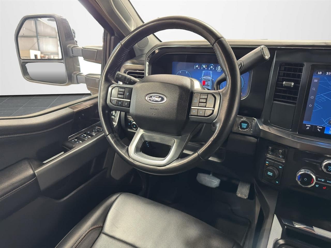 Ford Super Duty F-350 DRW Lariat 4WD Crew Cab 8' Box 2024