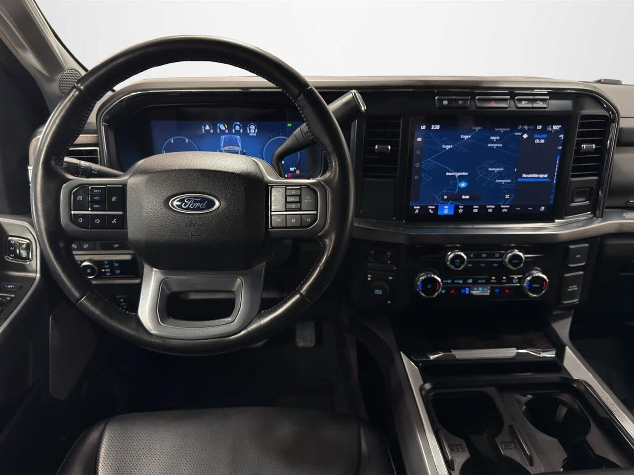 Ford Super Duty F-350 DRW Lariat 4WD Crew Cab 8' Box 2024